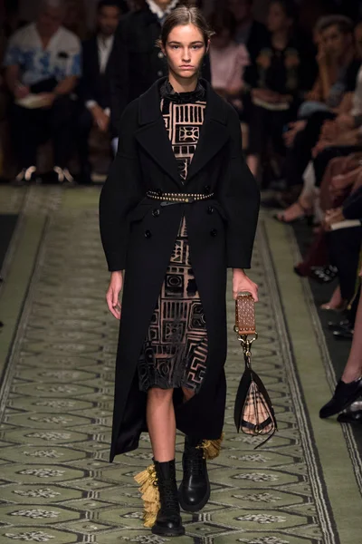 Look 77